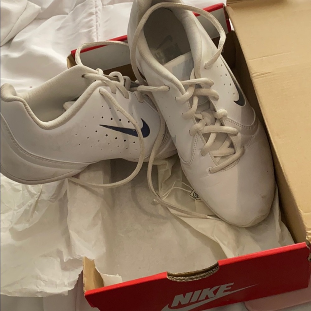 Nike cheer shoes